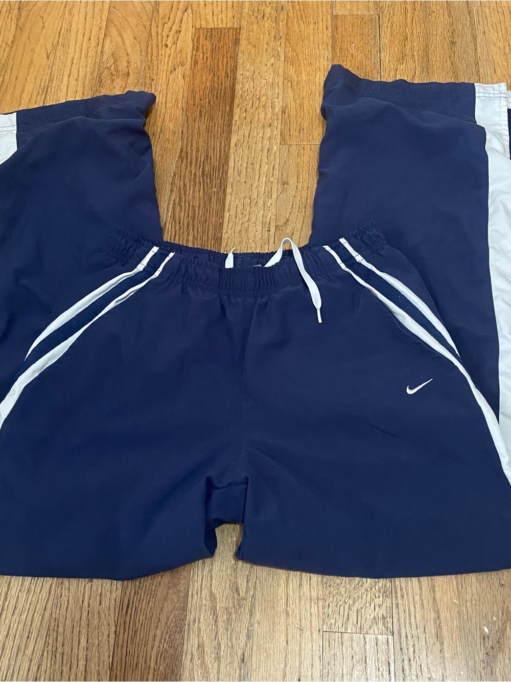 Vintage 90s/Y2K Nike Grey Tag Track Pants – Navy Blue & White Side Stripe (Youth